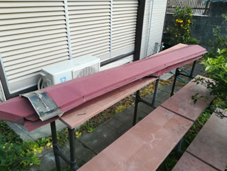 棟板金が剥がれてしまった 庭に落下