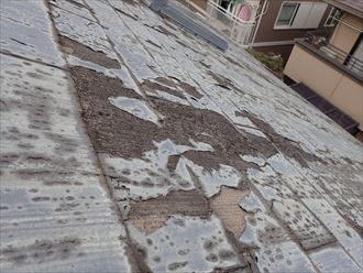 塗膜が剥がれ雨水を吸収しやすい状態