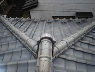 千葉市緑区平山町で大棟と隅棟の取合い部分の漆喰の剥がれ