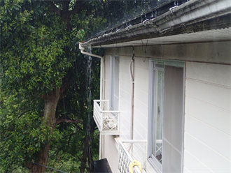 雨樋のつまりによる漏水