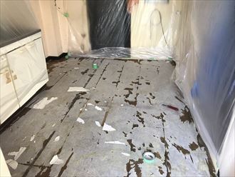 フローリングカバー工法施工中