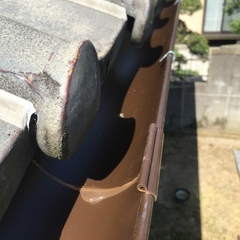 軒継手を取り付けて雨樋工事完了