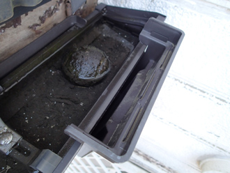 ボールで排水口が塞がれていた