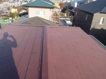 訪問業者から棟板金の浮き指摘