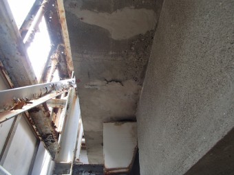 パラペットの爆裂確認