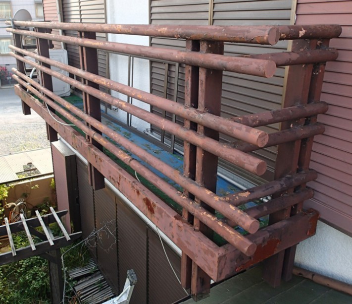 錆びたバルコニー