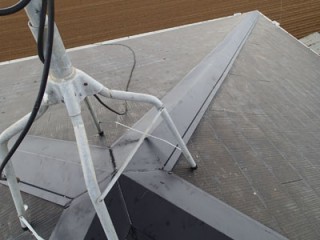 棟板金交換後の屋根