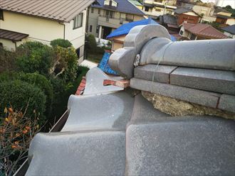 四街道市栗山で大屋根の鬼瓦廻りや鬼台下の漆喰の剥がれ