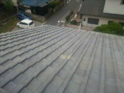 屋根葺き替え施工中
