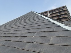 屋根カバー工事前のスレート屋根