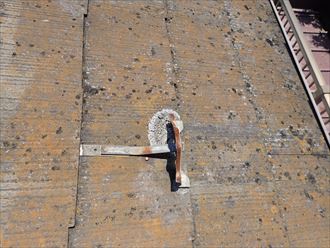 千葉市若葉区千城台で化粧スレートの防水性の低下により苔の発生