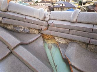 千葉市花見川区朝日ヶ丘で棟の漆喰の剥がれ