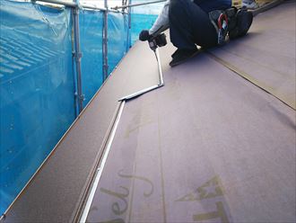 千葉市中央区生実町屋根カバー工法でスーパーガルテクト設置