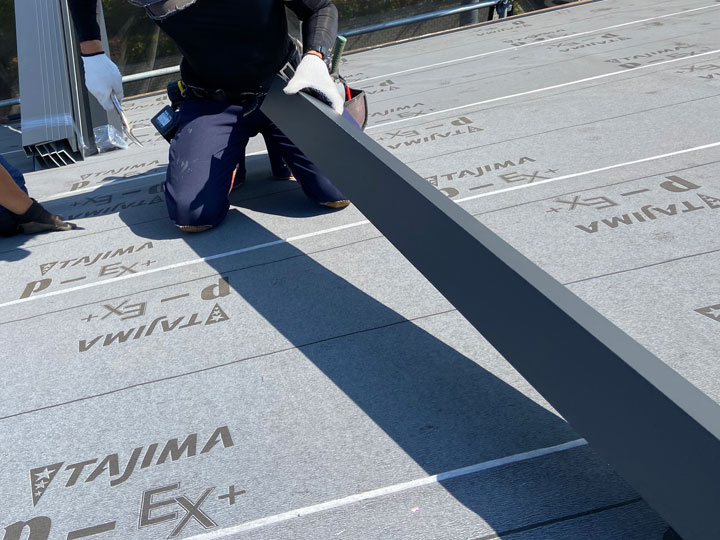 屋根リフォームの様子