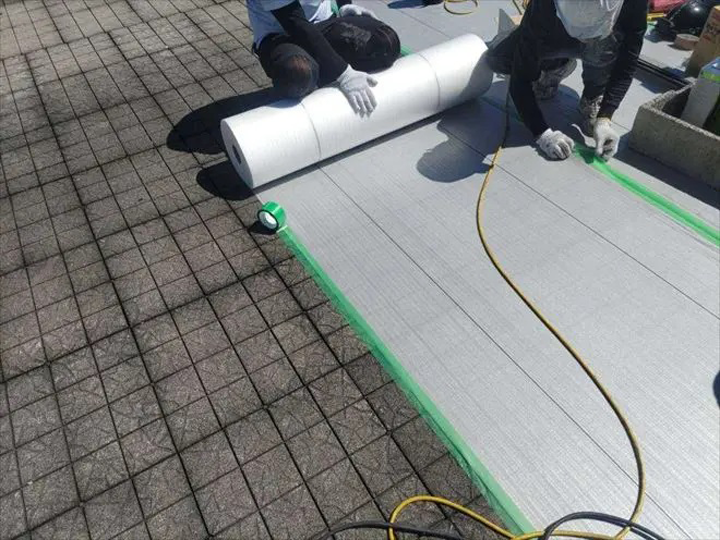 シート防水施工の様子