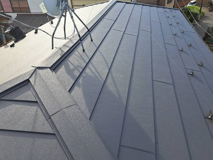 金属屋根へのカバー工法