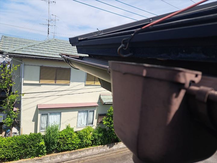 雨樋のコーナー部材に割れが発生