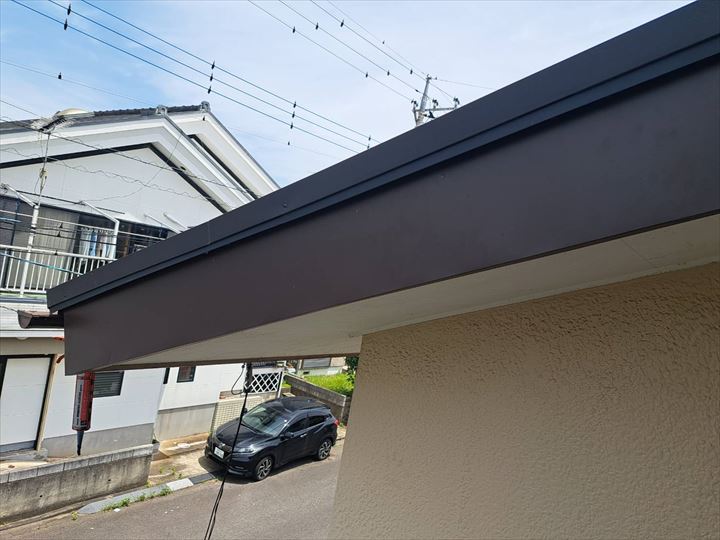 破風板へ板金のカバー取付