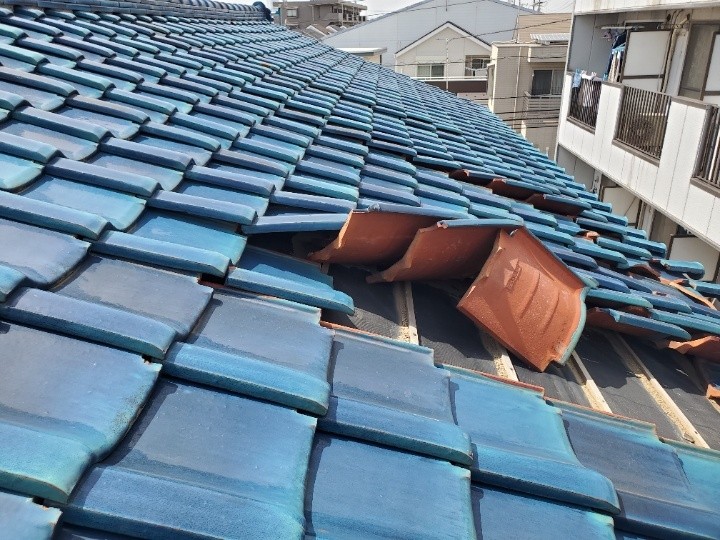 剥がれてしまった瓦の確認