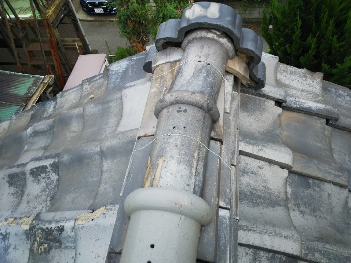 漆喰の剥がれと冠瓦の浮き