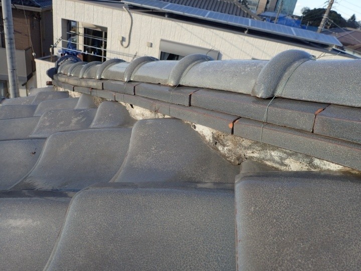 大棟の漆喰剥がれ