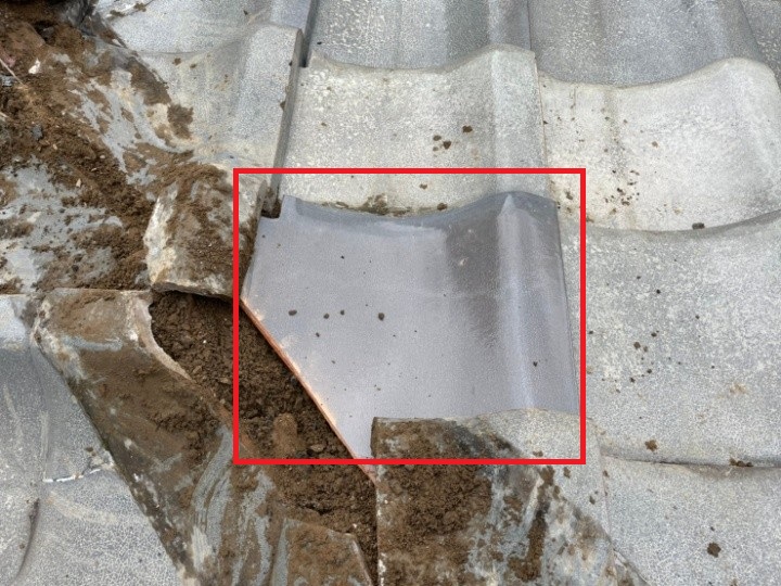 割れた瓦の差し替え