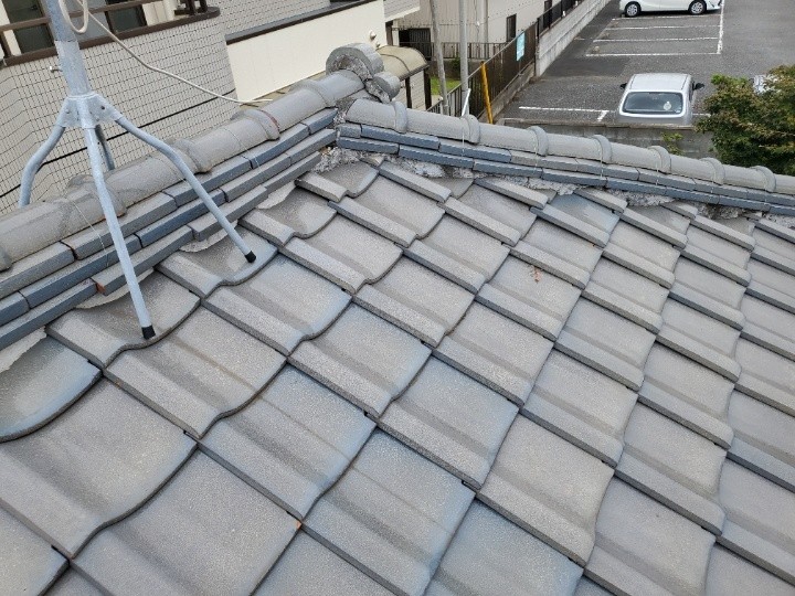 のし瓦のずれを確認