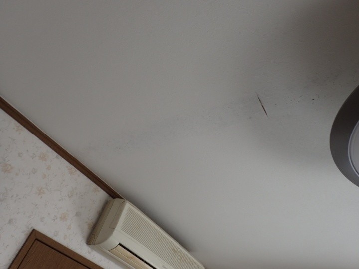 室内天井の雨染み