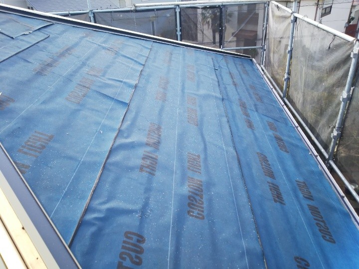 ルーフィング（防水紙）の敷設