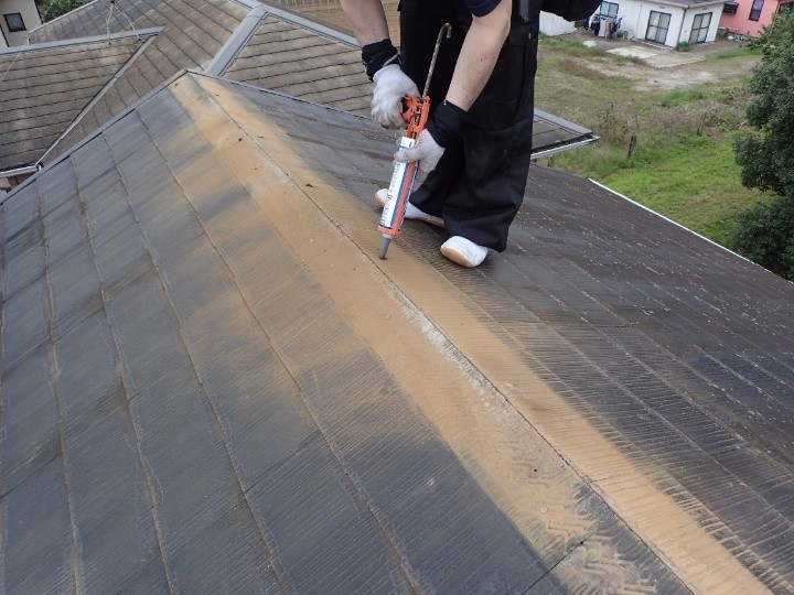 既存釘穴の補修作業