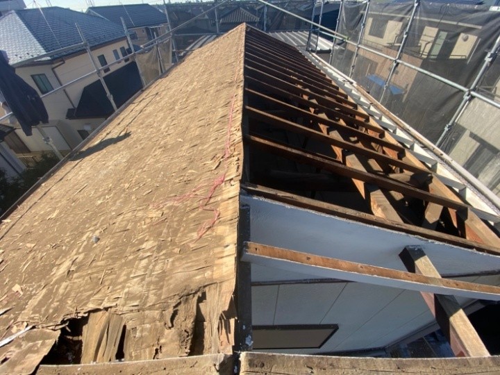 既存瓦の撤去と下地の解体