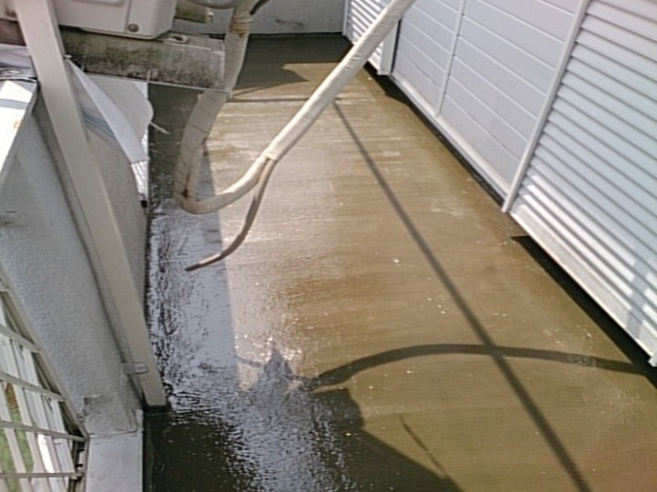 下地調整と樹脂モルタルの施工