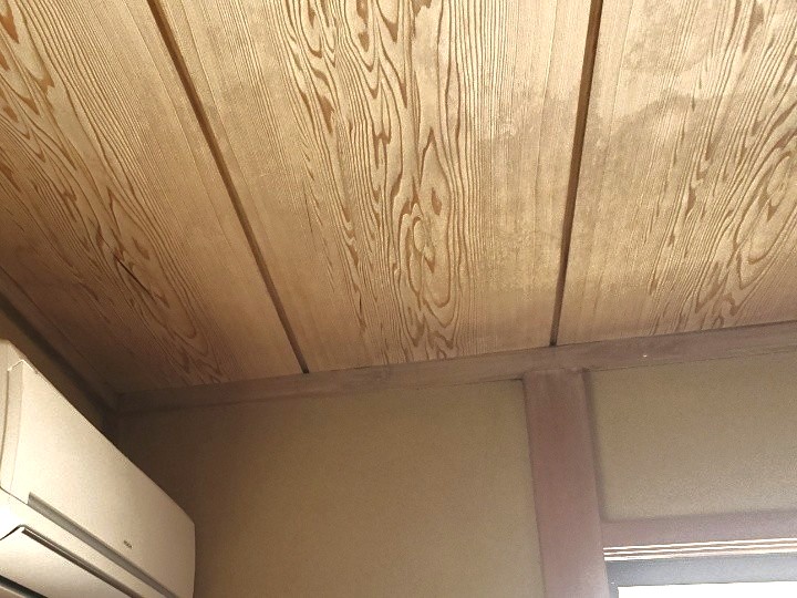 室内天井の雨染み