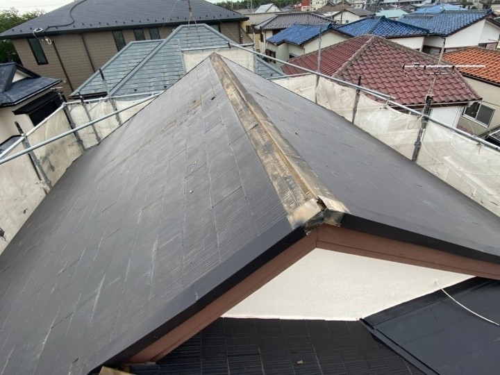 既存棟板金の撤去と下地処理