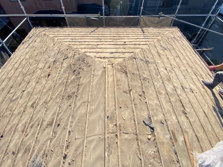 既存瓦の撤去と清掃