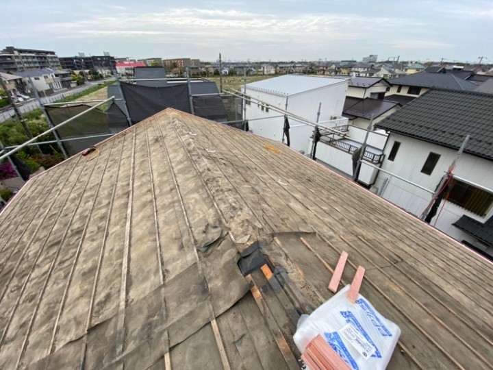 既存瓦の撤去と下地の確認