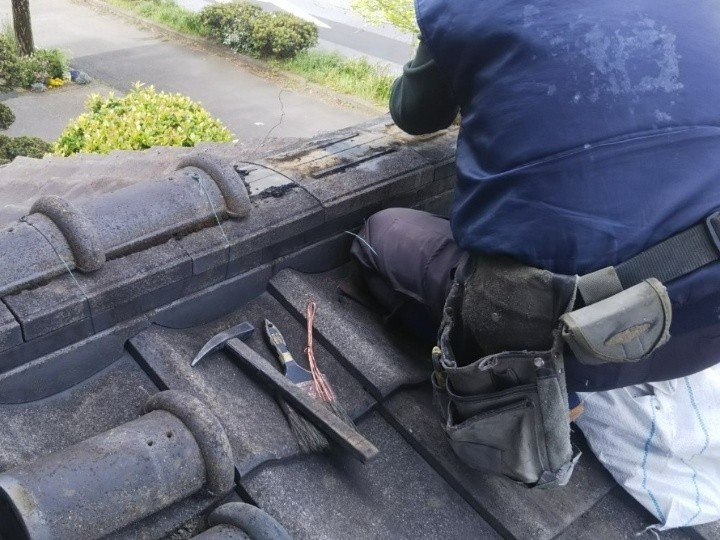 棟瓦の撤去と下地調整