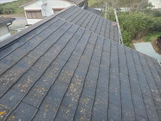 船橋市東町のお住まいでスレート屋根の欠け・棟板金の釘浮きを調査｜カバー工事をご提案