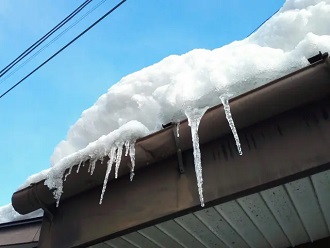 雨樋への落雪