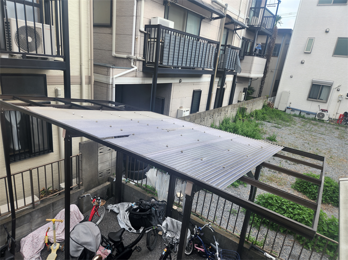 破損したカーポート屋根