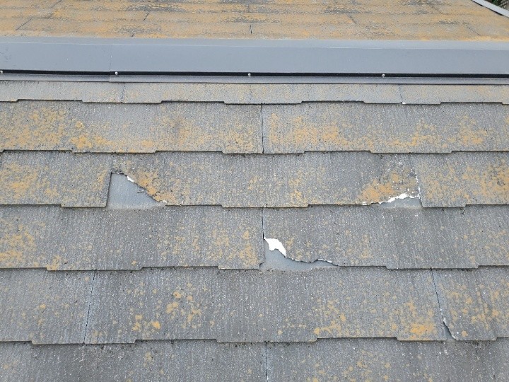 スレートの割れと欠損部分の確認