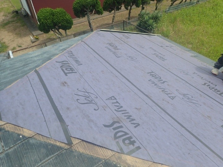 防水紙（タディスセルフ）の設置