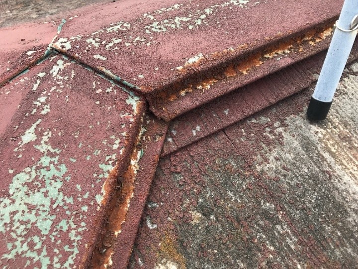 錆の発生した棟板金