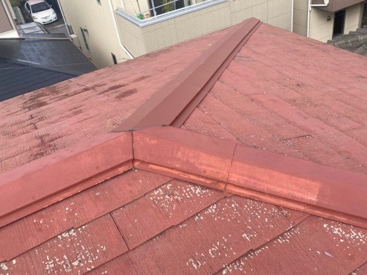 新しい棟板金の取り付け