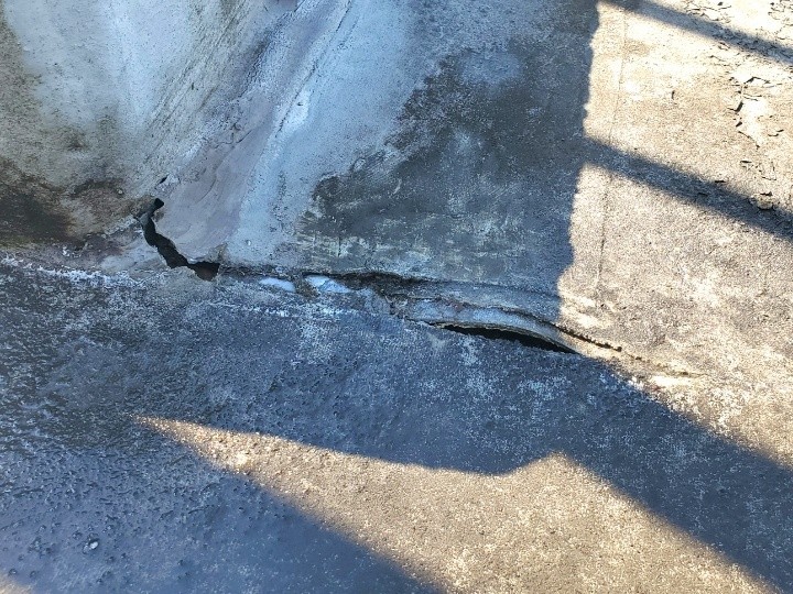 立ち上がり部の破れ