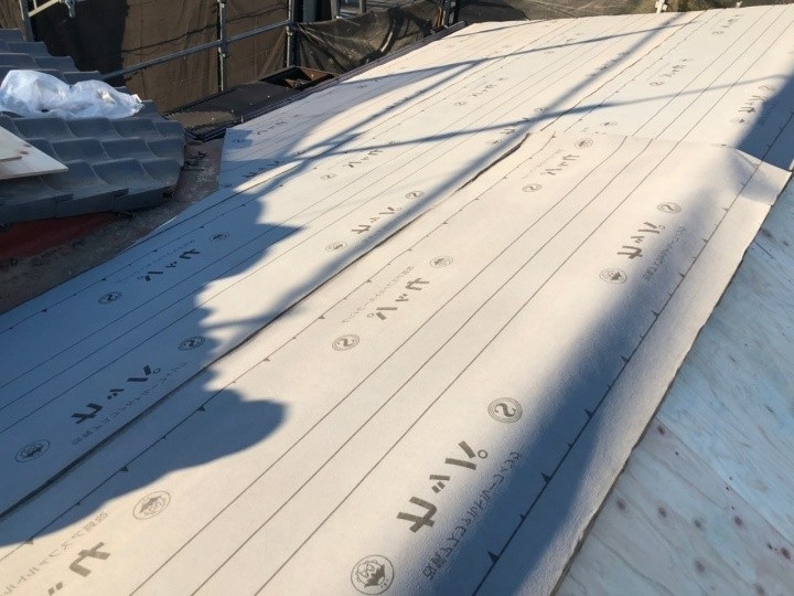 防水紙（ルーフィング）の敷設