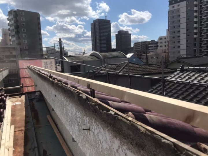 棟金具の設置と下地の調整