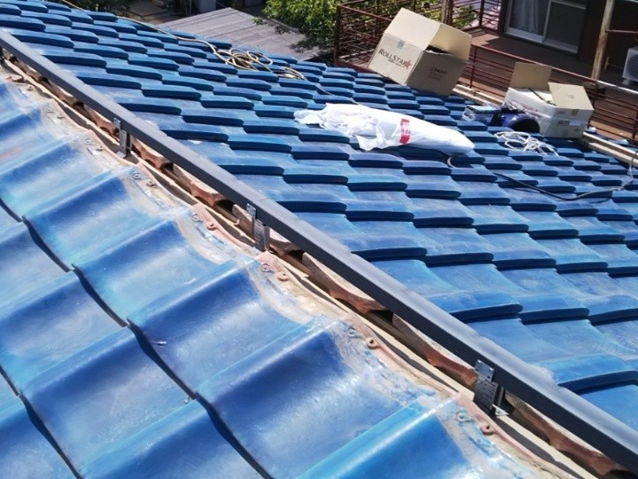 補強金具と樹脂製芯木の設置