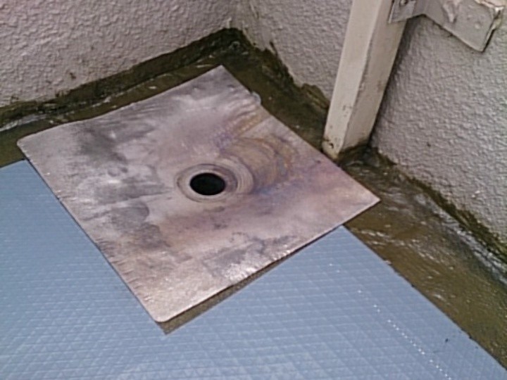 既存ドレンへの改修用ドレン取り付け