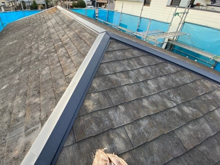 新しい棟板金の取り付け